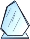 reconocimiento de escritorio de cristal con placa metlica en forma de flecha, el escrito puede ir en cristal o placa, incluye logo de institucin o empresa.