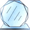 reconocimiento de escritorio de cristal con placa metálica en forma octagonal, el escrito puede ir en cristal o placa, incluye logo de empresa o institución