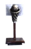 trofeo en forma de canasta de basquet boll con pelota