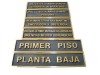 placa metal de 30 x 40 cm ideal para profesionistas, el escrito también es en metal.