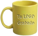 taza amarilla cerámica tipo tarro, grabada en SandBlast, Capacidad: 11 oz. - 330 ml. taza publicitaria promocional con su logotipo grabado