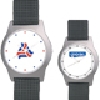 reloj de pulso promocional (relojes publicitarios de pulso) con caja metálica, correa de plástico, maquinaria metálica japonesa de alta precisión y estuche metálico individual.